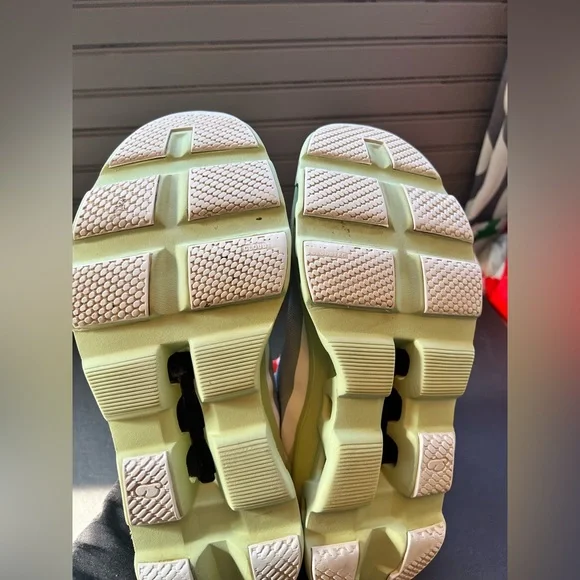 On Cloudmonster Women's Size 10.5 Athletic Running Shoes Green/White - Picture 7 of 10